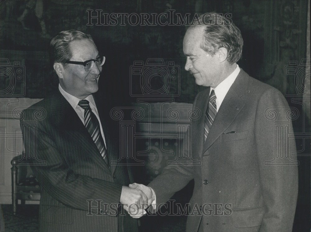 1975, Jean Sauvagnargues & Kim-Dong-Jo, Quai d'Orsay Paris - Historic Images