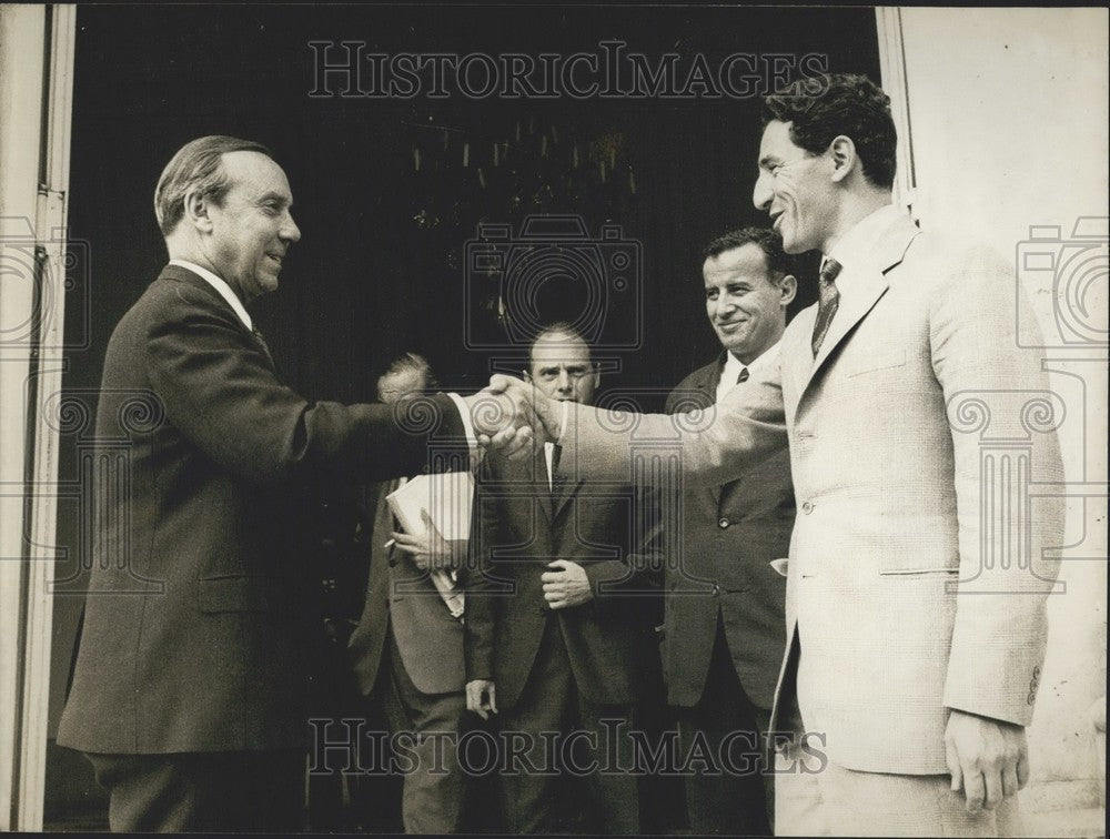 1971 Press Photo Michel Debre Shakes Libyan Commander Abdel Salam Jalloud&#39;s Hand-Historic Images