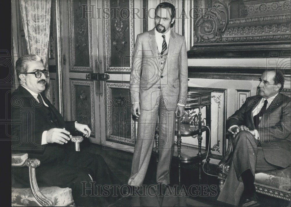 1983 Tarek Aziz &amp; Francois Mitterrand Meet Elysee Palace - Historic Images