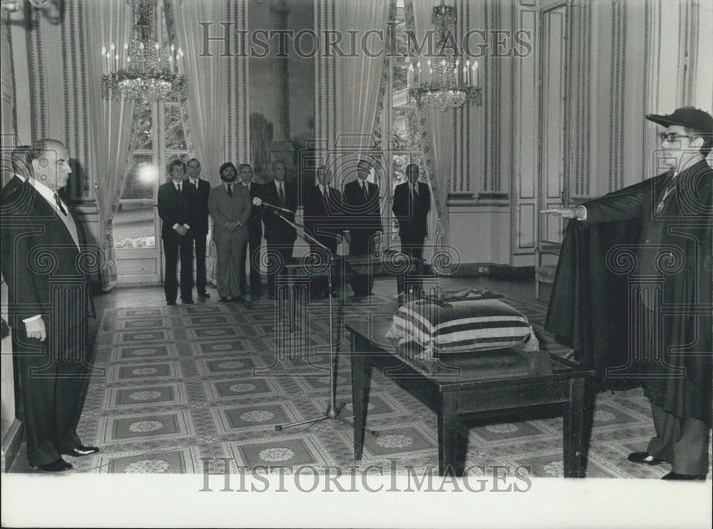 1981, Estanislau Sangra Takes Oath Across From Francois Mitterrand - Historic Images