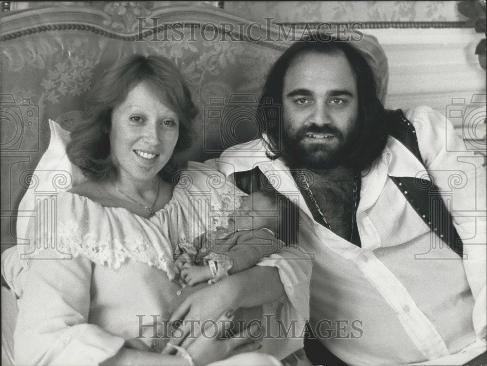 1975 Press Photo Singer Demi Roussos with his Wife and Newborn Son, Cyrille - Historic Images