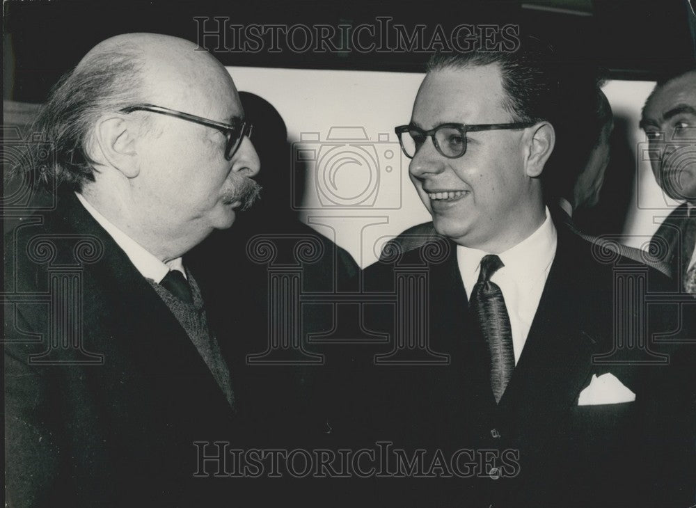 1958 Jean Rostand Congratulates Pelman Prix Winner Louis Rey - Historic Images