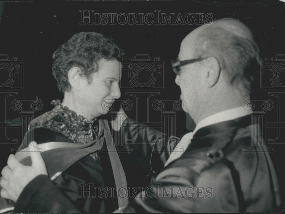 1978 Press Photo Mrs. E. Neufeld is New Docteurs Honoris Causa - Historic Images