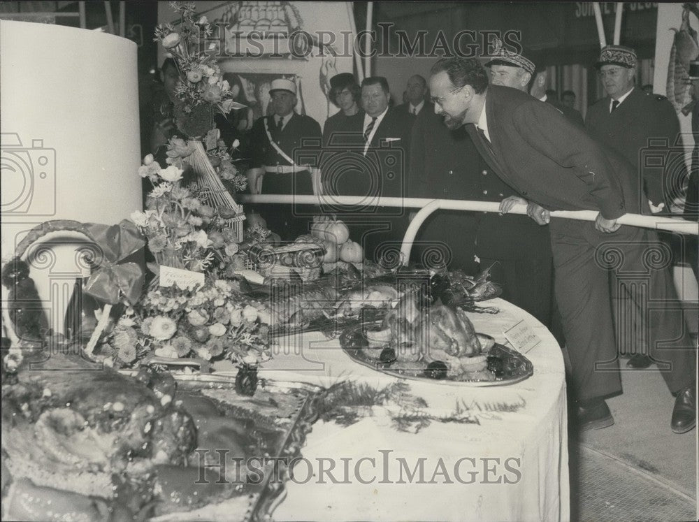 1965 Press Photo Mr. Pisani Admires 2nd National Food Fair Creations Dijon - Historic Images