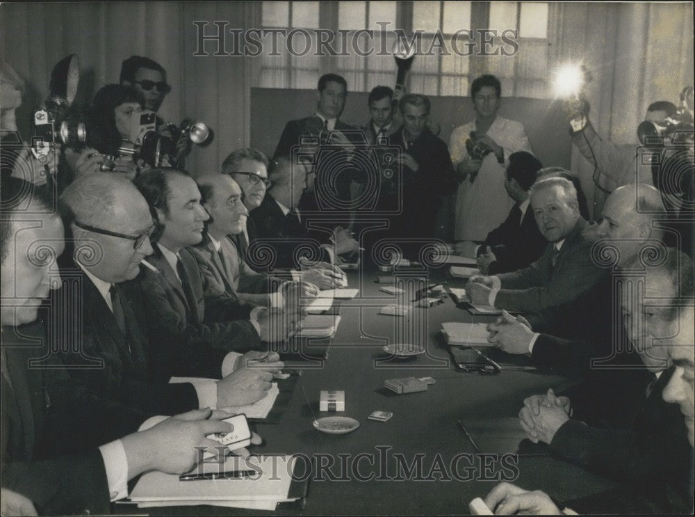1968 Press Photo Democratic & Socialist Left Federation Meeting, Paris, France-Historic Images