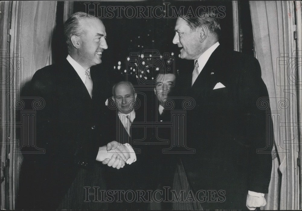1954 Press Photo William Fay & President Coty During Meeting Elysee Palace - Historic Images