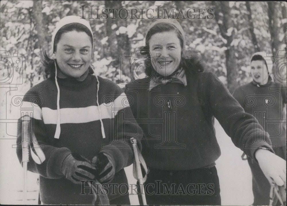 1954 Press Photo Paule Erny (Left) Wins Women's Giant Slalom, Bareges-Historic Images