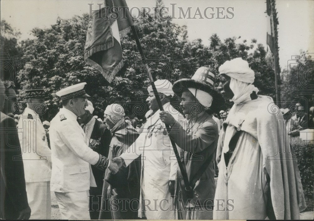 1956, Callaeri, Algerian Prefect, Greets Orleansville Flag Bearer - Historic Images