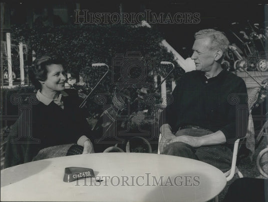 1968 Press Photo Maurice Couve de Murville & Wife Relax Between Holiday Parties-Historic Images