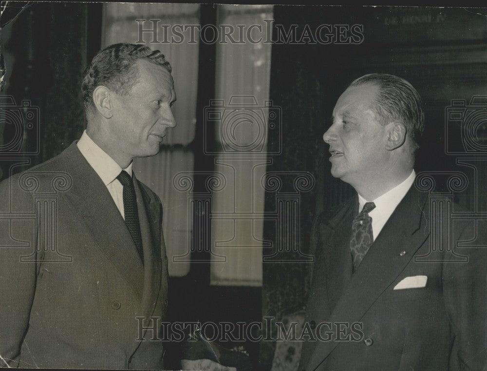 1958 Press Photo Belgium's Pierre Wigny Received by France's Couve de Murville - Historic Images