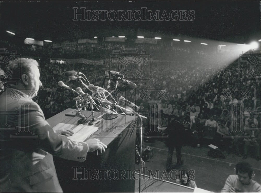 1974 Press Photo French Line&#39;s General Secretary G. Seguy Speaks to Militants-Historic Images