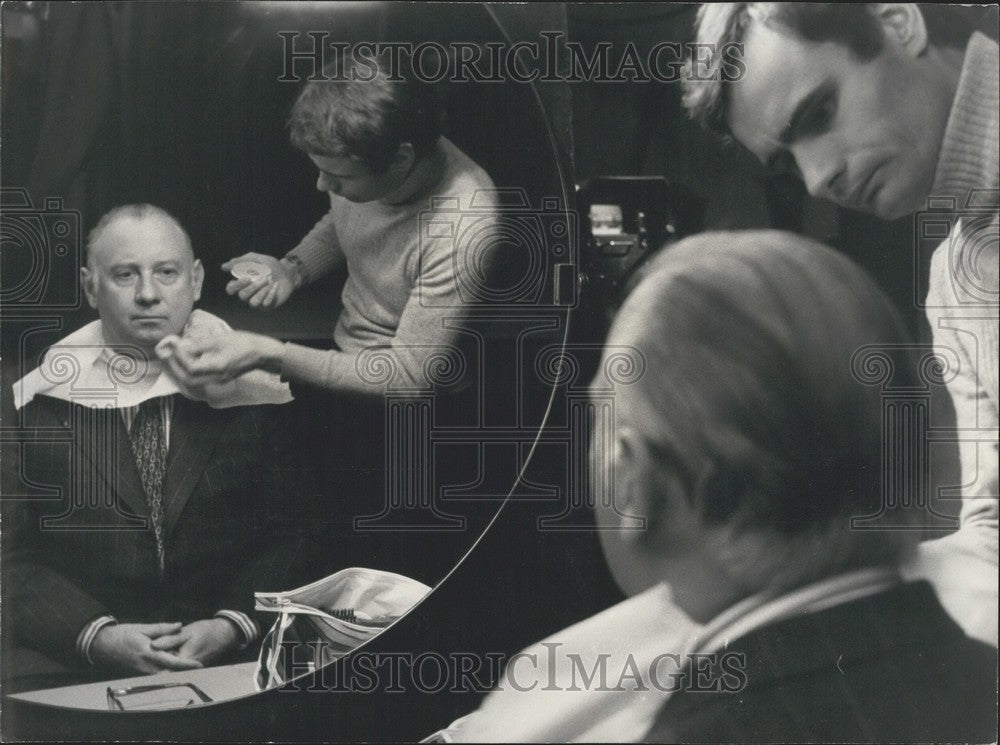 1975 Press Photo Michel Poniatowski Prepares for Television Interview-Historic Images