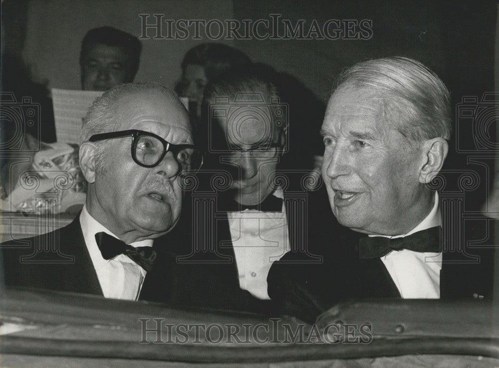 1969 Maurice Chevalier &amp; Andre Luguet Attend Artists Union Gala - Historic Images