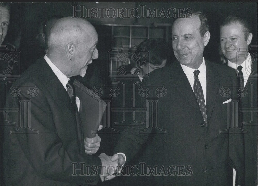 Press Photo Michel Debre Shakes Juiseppe Medici&#39;s Hand, Common Market Meeting-Historic Images