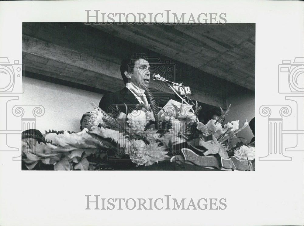 1975 Press Photo General Galvao de Melo Speaking at Podium in Portugal-Historic Images