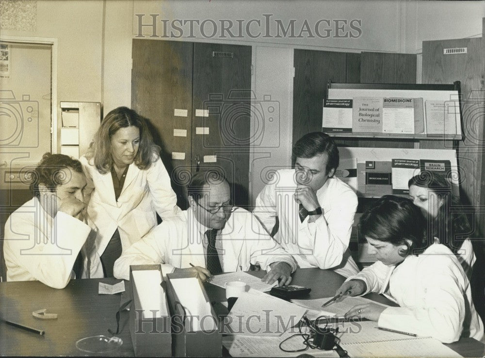 1979 Press Photo Professor Philippe Meyer with his Staff at the Necker Hospital-Historic Images