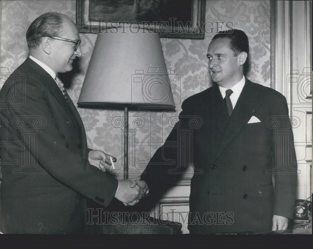 1957, Bourges-Maunoury Shakes Guy Mollet's Hand Matignon Hotel Paris - Historic Images