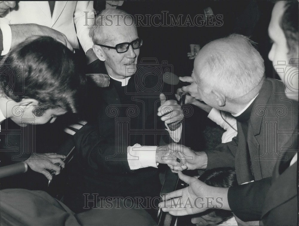 1970 Press Photo Monsignor Walsh Who Was Accused of Espionage Has Been Set Free - Historic Images