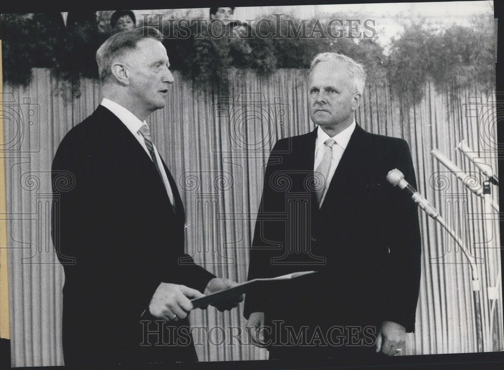 1963, Professor Carl Friedrich Freiherr von WeizsÃƒÆ’Ã‚Â¤cker - Historic Images