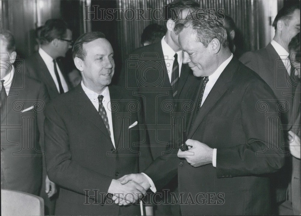 Press Photo Michel Debre Shaking Hands with Willy Brandt - Historic Images