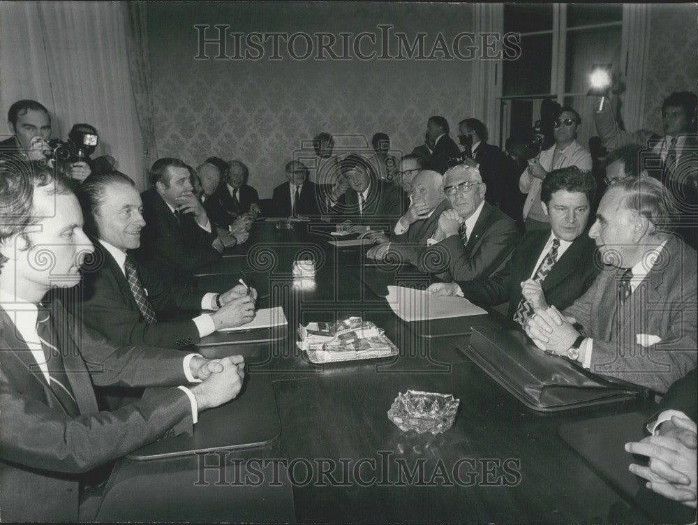 1974 Press Photo Christian Bonnet Facing Union Representative Michel Debatisse - Historic Images