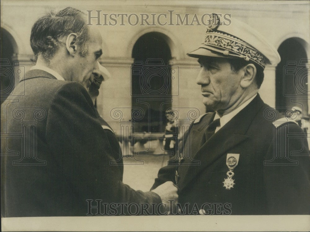 1974, Giscard d&#39;Estaing Decorates Vice-Admiral Escadre Sanguinetti - Historic Images