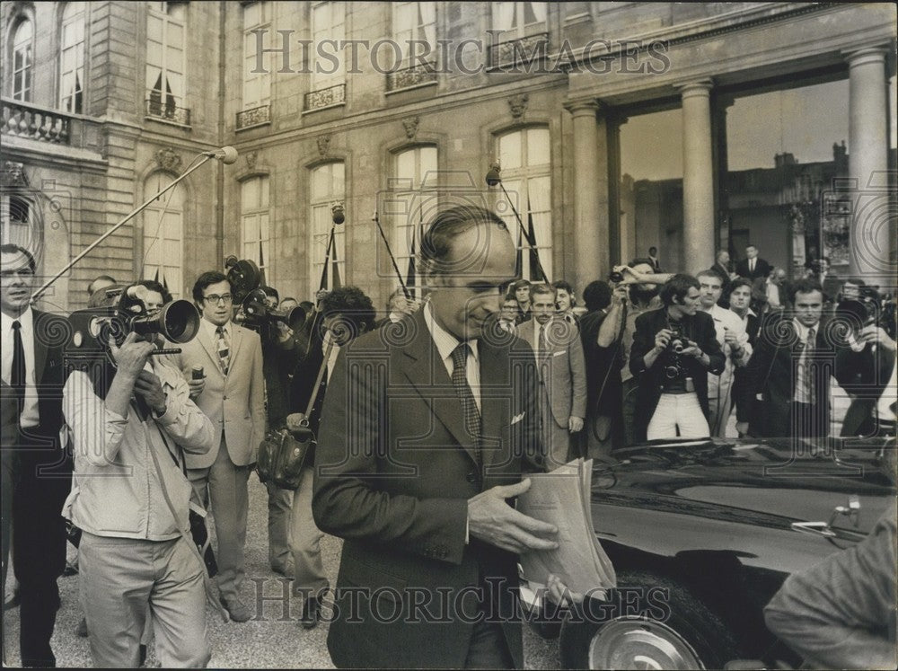 Press Photo Finances Minister Giscard d'Estaing Leaves Cabinet Meeting - Historic Images