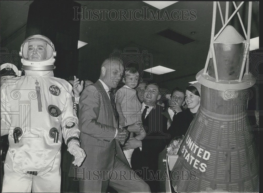 Press Photo John Glenn Brussels Belgium Martini Center Air & Space Exposition-Historic Images