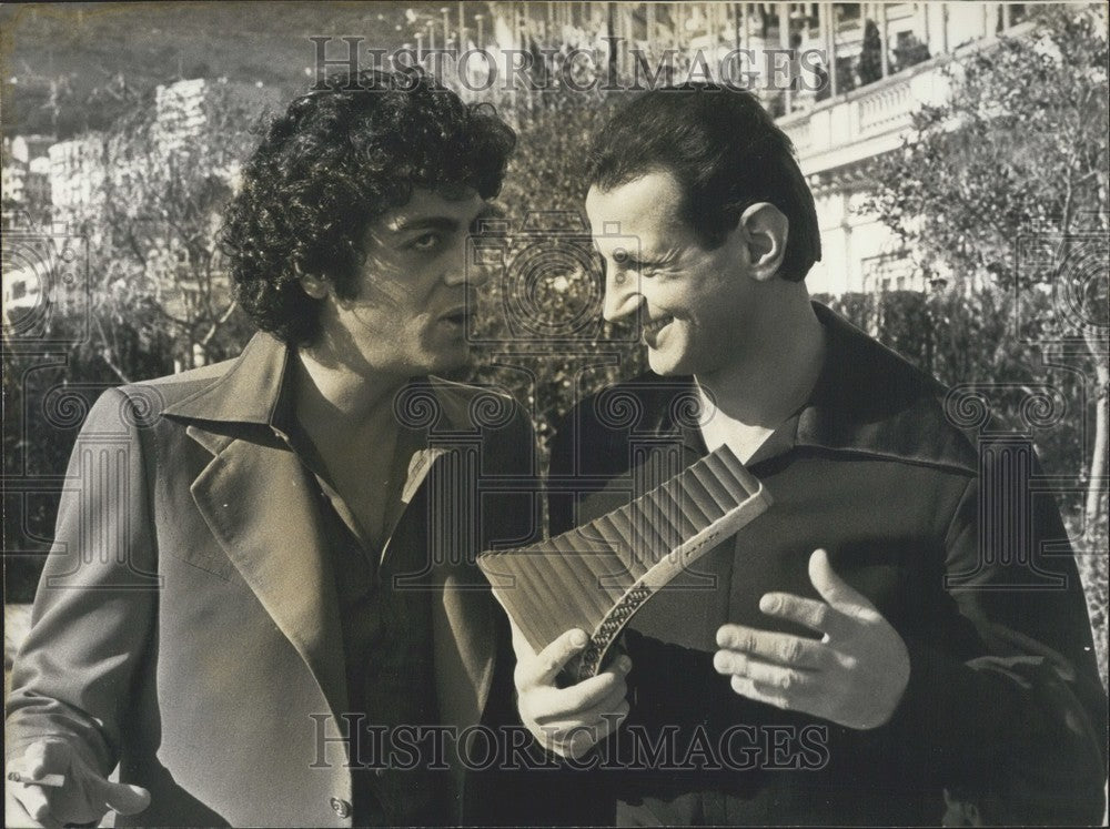 1976 Press Photo Enrico Macias and Romania&#39;s Georghe Zamfir - Historic Images