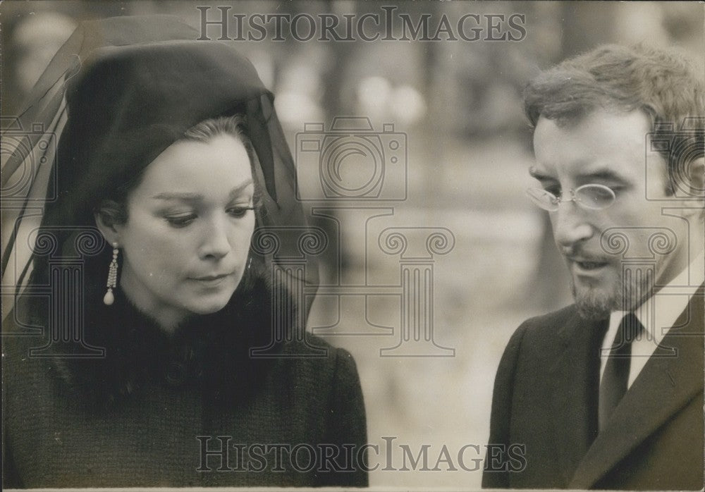 1966 Press Photo Peter Sellers & Shirley MacLaine in "The Funeral Procession"-Historic Images