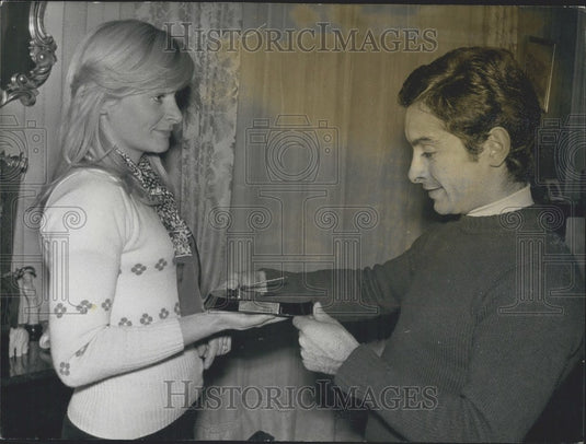1973 Press Photo Jockey Yves Saint Martin & Wife Show His 9th Golden Crop-Historic Images