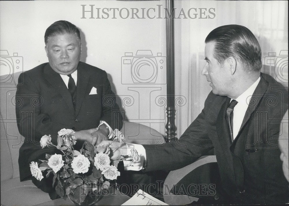 1962, Japanese Foreign Minister Ohari, German Minister Dr Schroeder - Historic Images