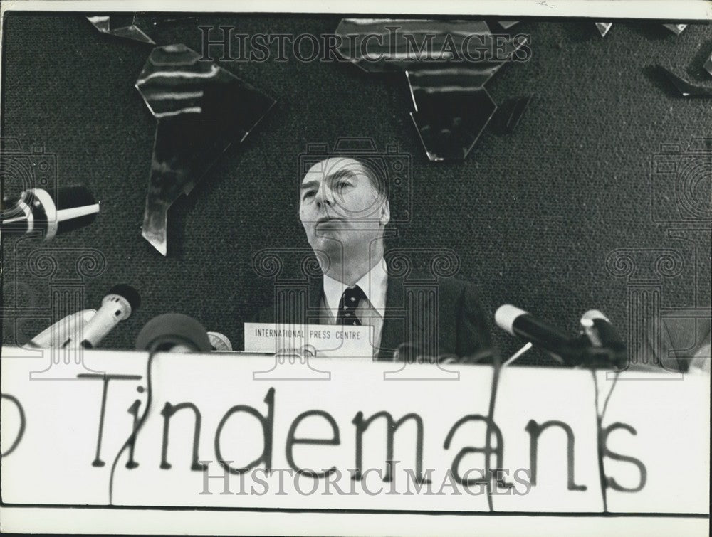 1976 Belgian Prime Minister Tindemans Gives Press Conference - Historic Images