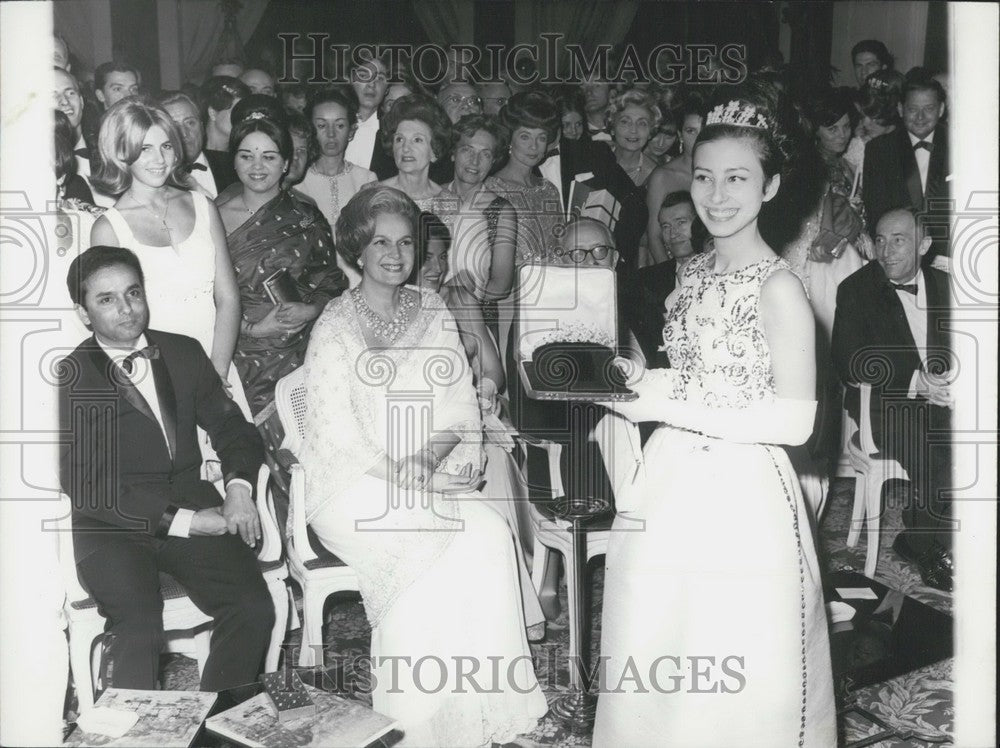 1965, Cannes Debutante Marie-Claude Abalain Wins First Prize Diadem - Historic Images