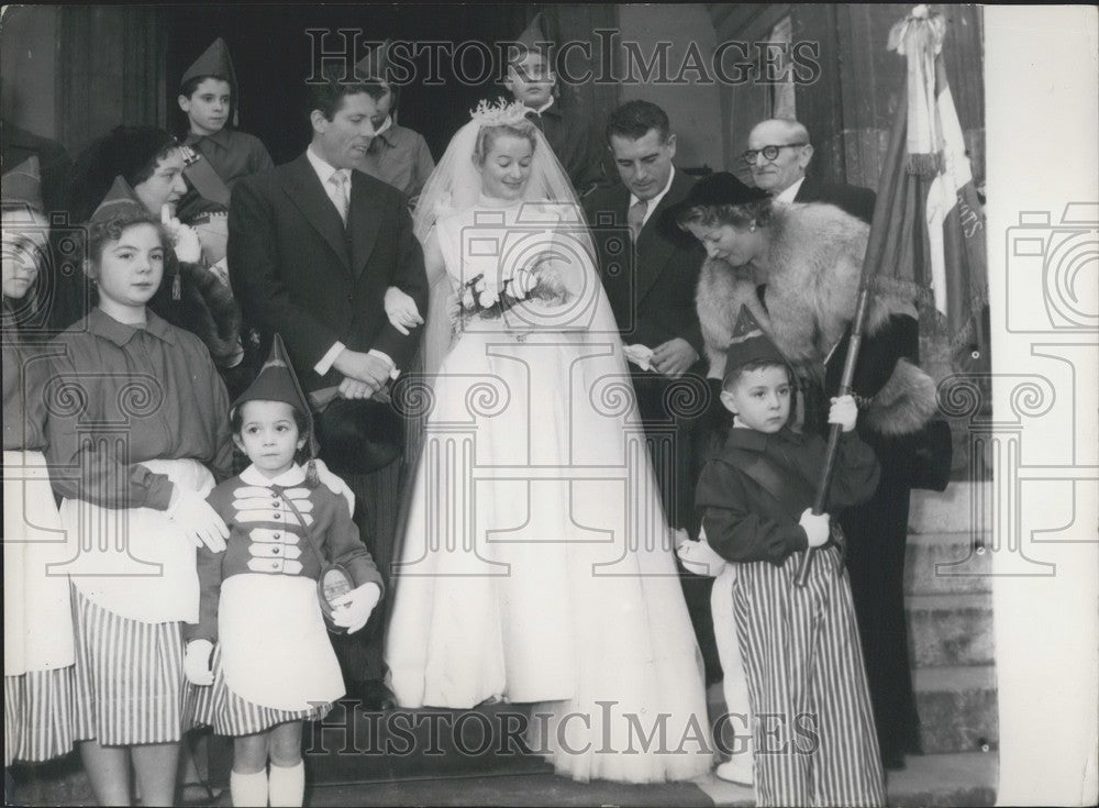 1955 Press Photo Newlyweds Director Jack Pinoteau &amp; Helene Barbault Leave Church - Historic Images