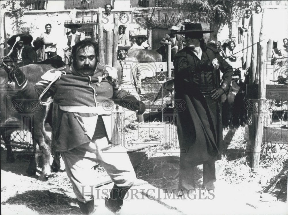 1975 Press Photo Zorro (Alain Delon) & Sergent Garcia (Moustache) - Historic Images