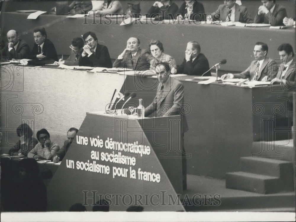 1976 Press Photo Georges Marchais Speaking at Communist Party Meeting - Historic Images