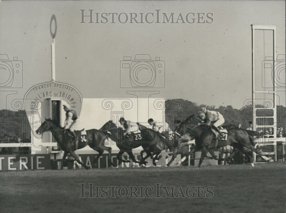 1962 Soltikoff Wins Arc de Triomphe Race - Historic Images