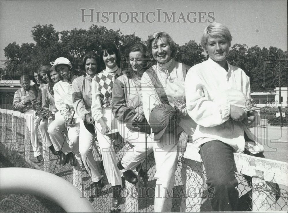 1977 Ten Female Cart Race Drivers at the Cagnes-sur-Mer Hippodrome - Historic Images