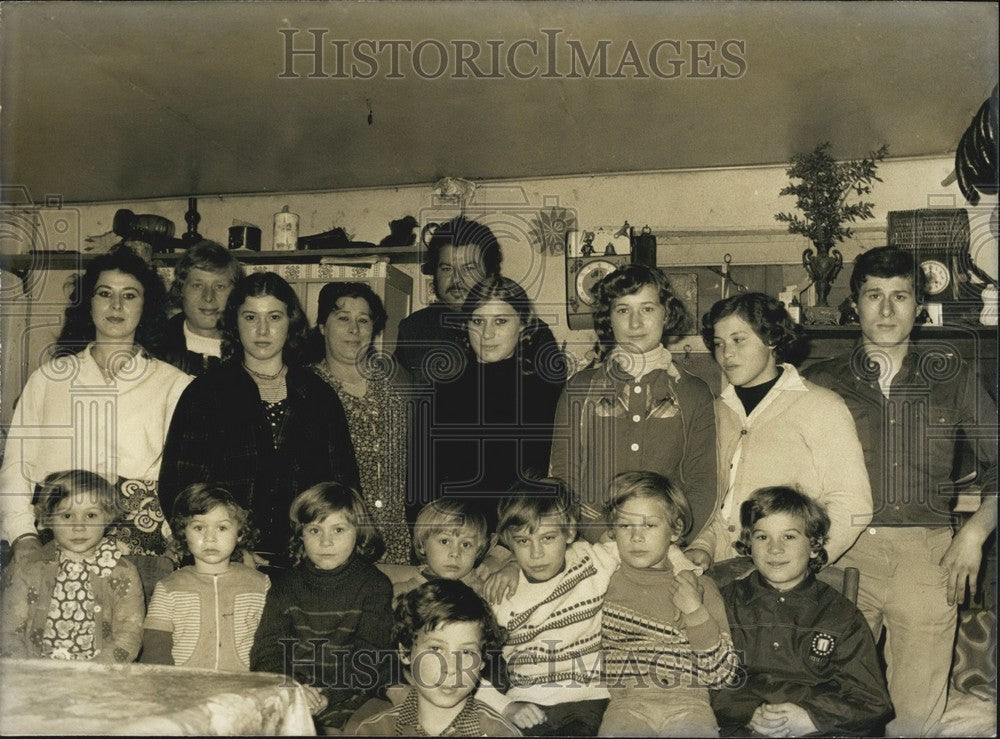 1978 Press Photo Schmitt Family: Fifteen Children from 21 Years Old to 27 Months-Historic Images