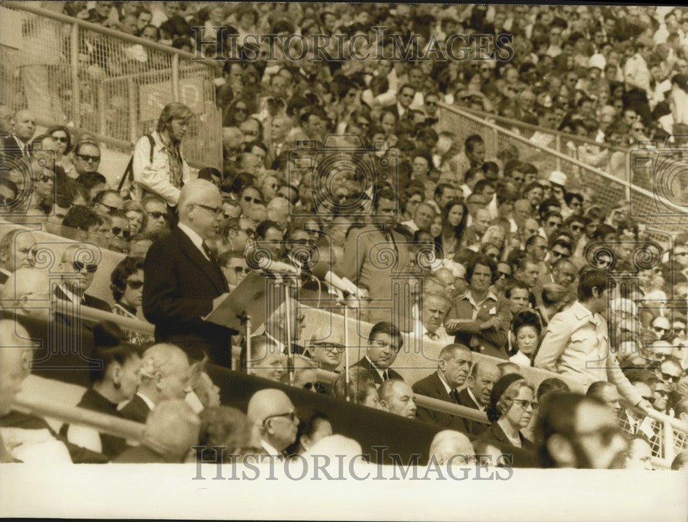 1972 Germany's President Heinemann Speaks at Funeral of Athletes - Historic Images