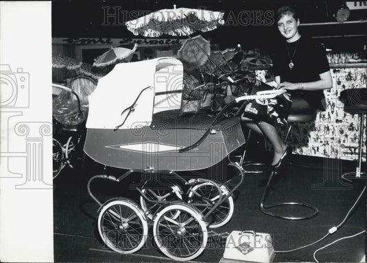1963, Frankfurt Company "Faer das Kind" - Baby Carriage - Historic Images