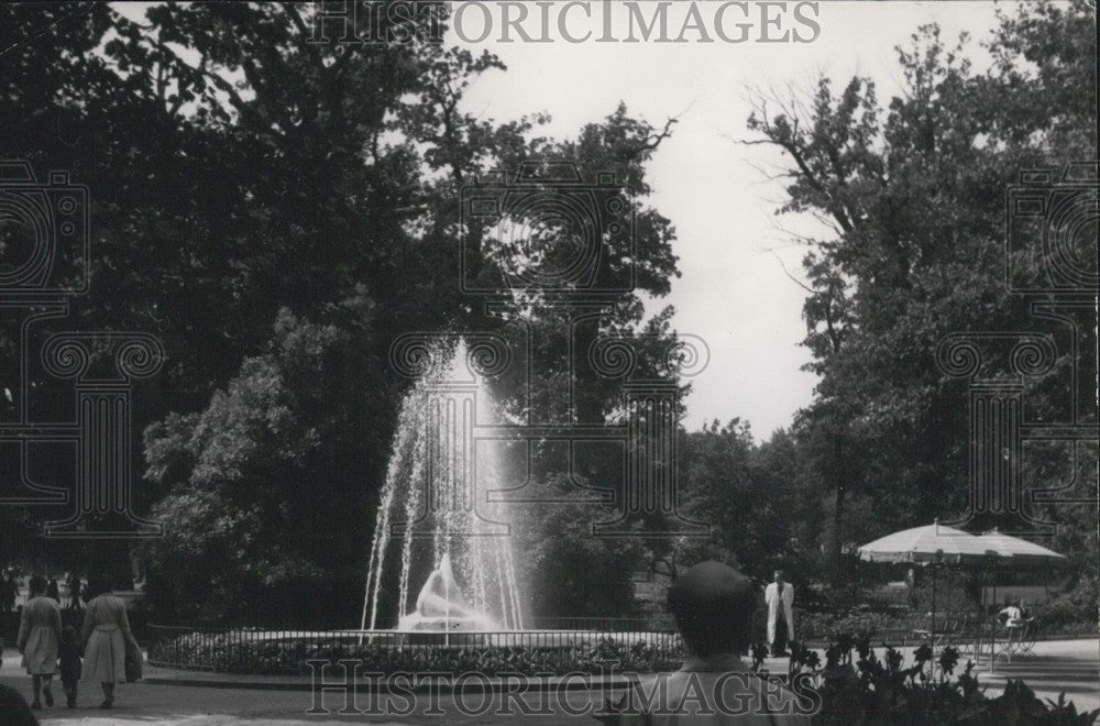 1954 Press Photo Else Frankel Brauer Animal Monument in Berlin Zoo.-Historic Images