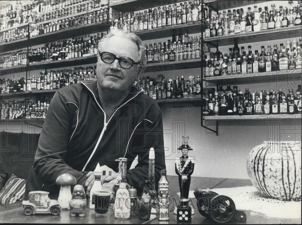 1984 Press Photo Hungary's Alajos Lugosi with his Bottle Collection - Historic Images