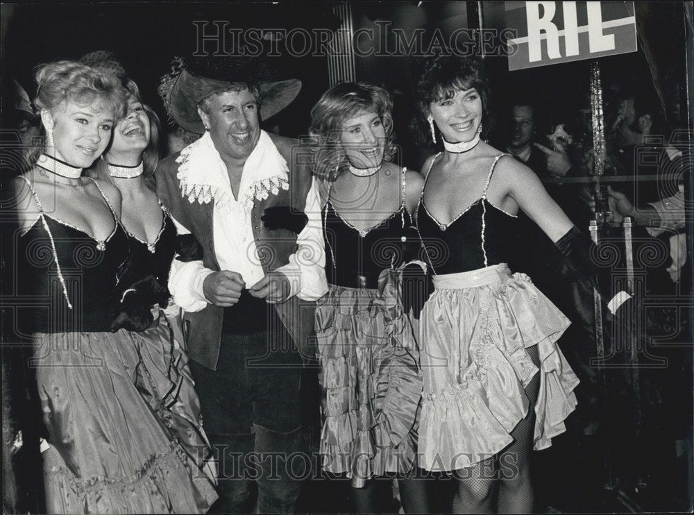 1984 Stephane Collaro and his Coco Girls at the Olympia - Historic Images