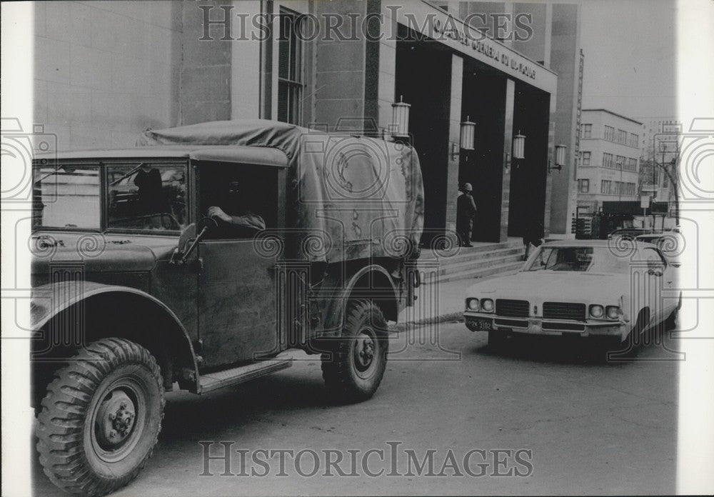 1970 State of Emergency Declared in Montreal: 6000 Soldiers Move In - Historic Images