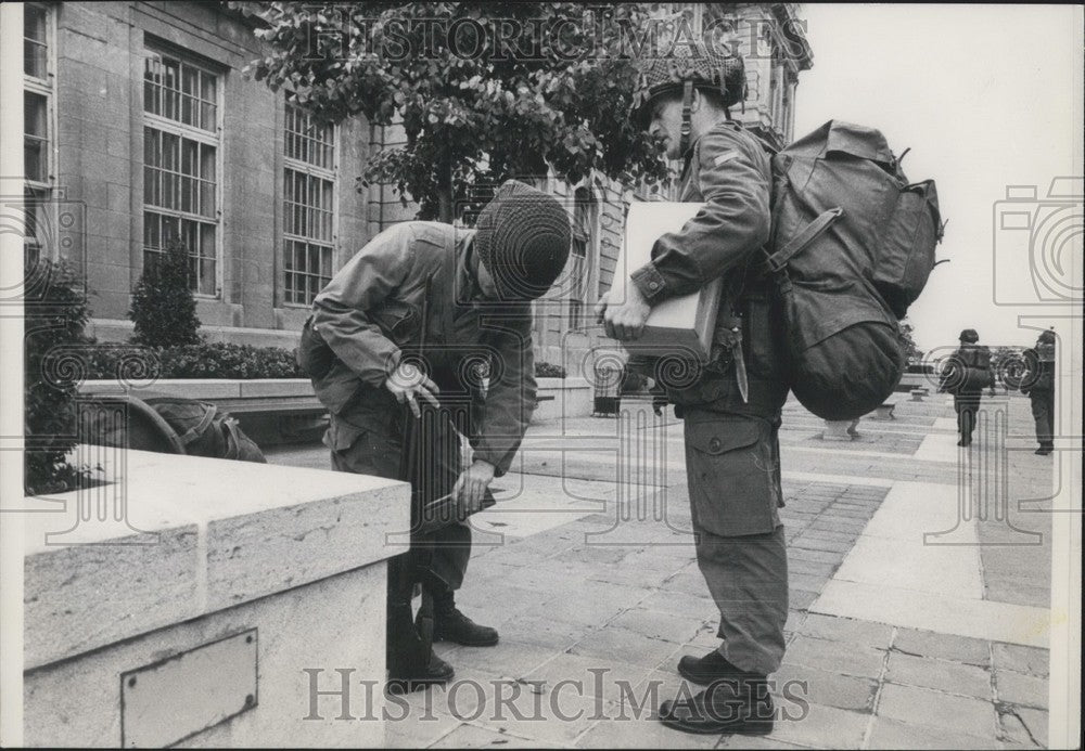 1970 Press Photo Soldiers Move into Montreal after State of Emergency Declared-Historic Images