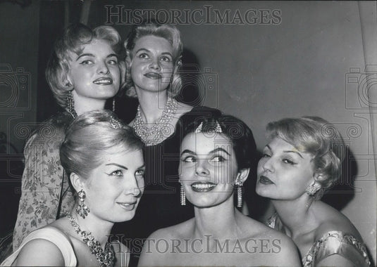 1958, "Voltige" and "Boule" Coiffures by Jean clement - Historic Images
