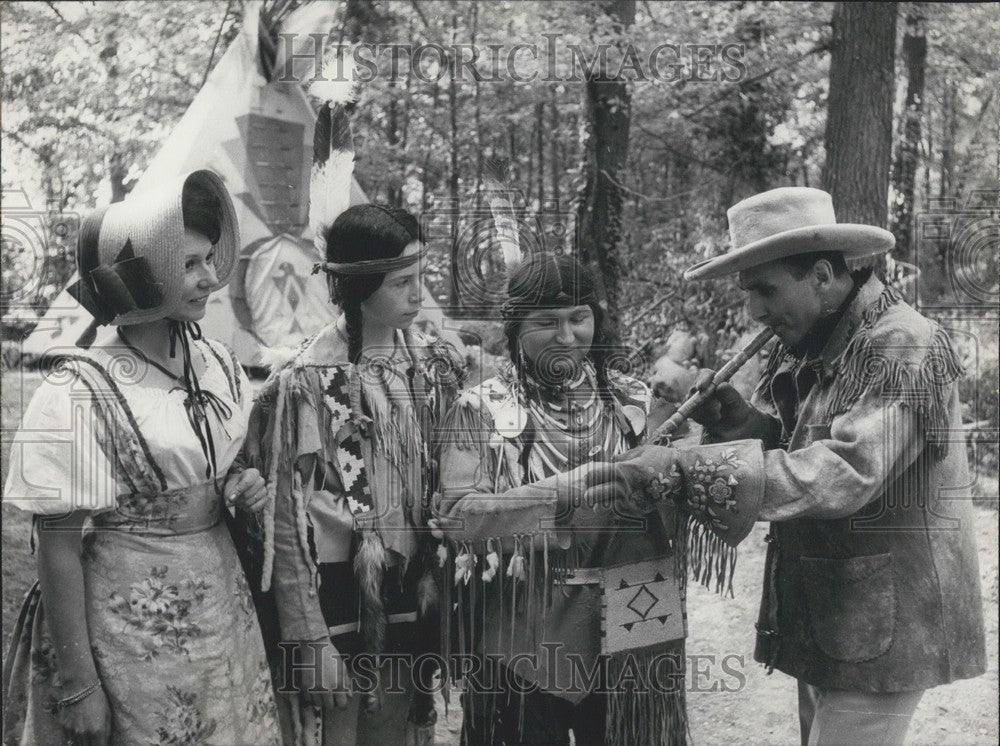 1964 Press Photo Cowboys and Indians in France-Historic Images