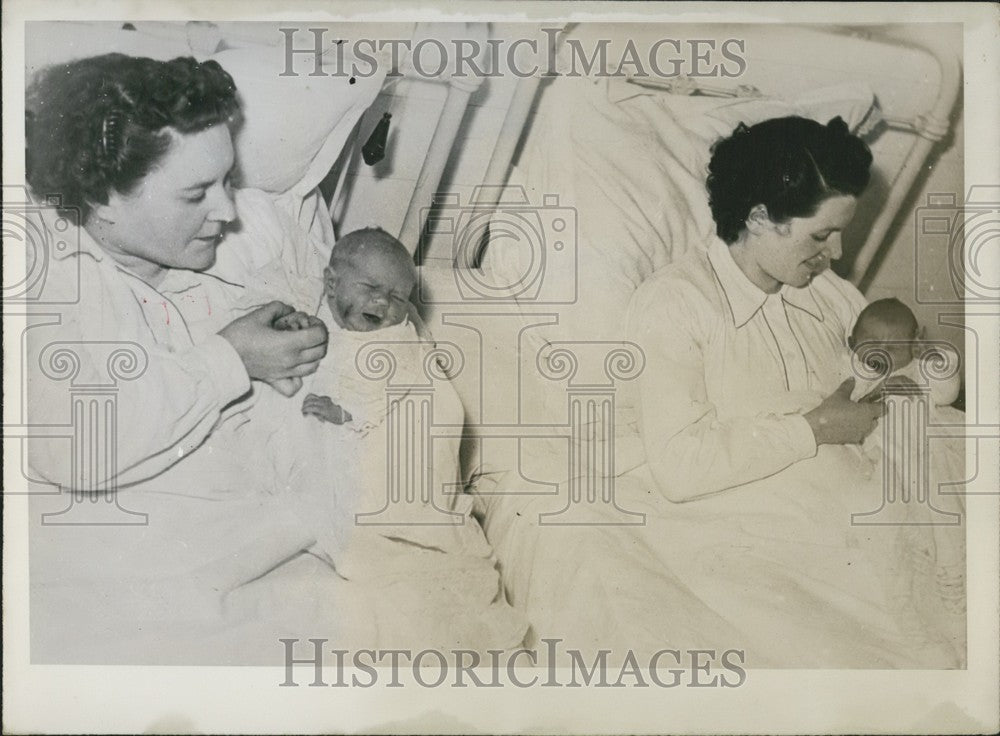 1952 Sisters Give Birth Same Day  - Historic Images